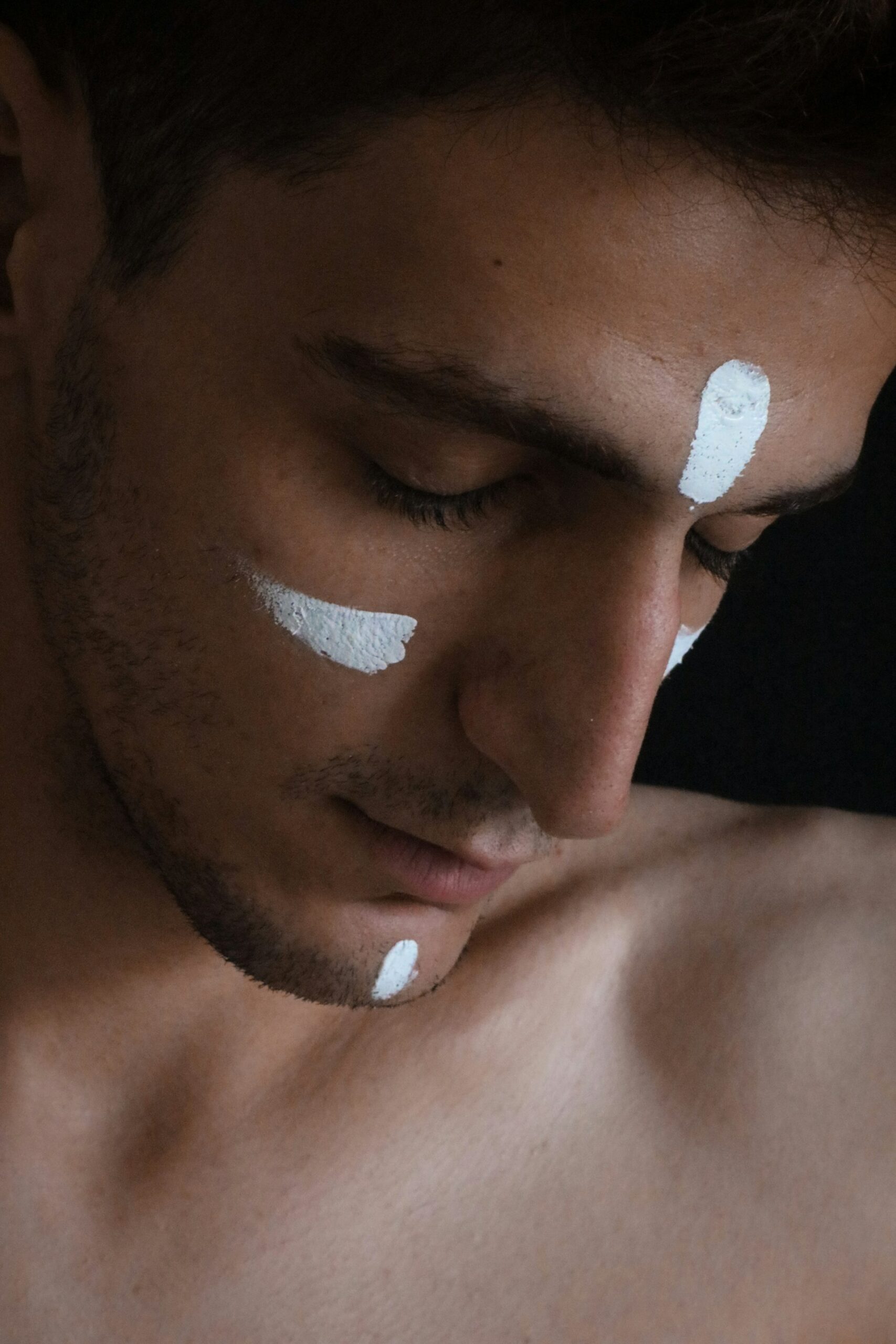 Red Light Therapy: A Comprehensive Guide to Skin Rejuvenation Benefits and How to Access Them