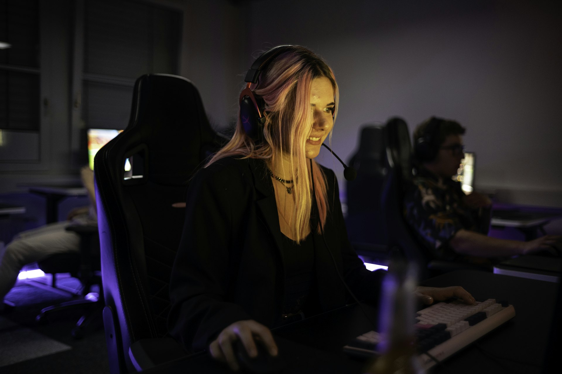 Breaking Barriers: The Rise and Impact of Women in Esports and Gaming